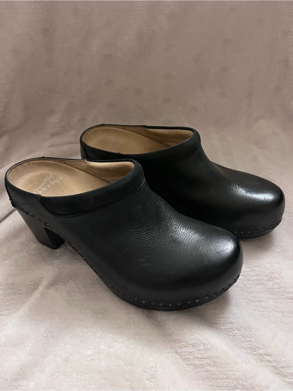 black leather Dansko Sammy heeled mule clogs size 37